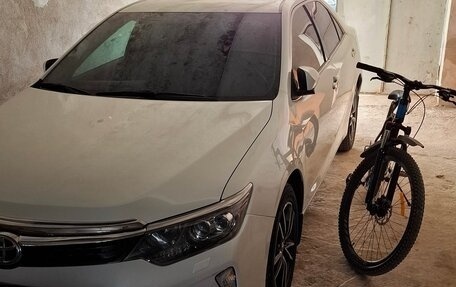 Toyota Camry, 2017 год, 2 430 000 рублей, 4 фотография