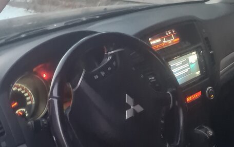 Mitsubishi Pajero IV, 2013 год, 2 260 000 рублей, 6 фотография