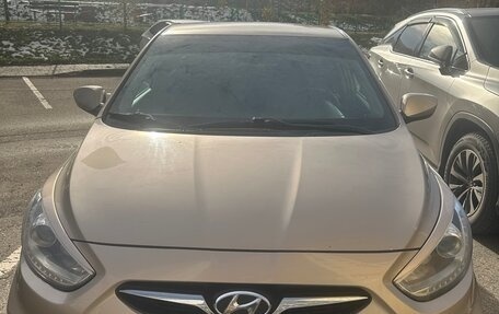 Hyundai Solaris II рестайлинг, 2013 год, 900 000 рублей, 1 фотография