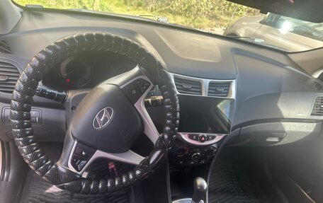 Hyundai Solaris II рестайлинг, 2013 год, 900 000 рублей, 6 фотография