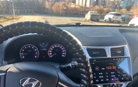 Hyundai Solaris II рестайлинг, 2013 год, 900 000 рублей, 8 фотография