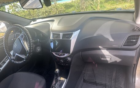 Hyundai Solaris II рестайлинг, 2013 год, 900 000 рублей, 5 фотография