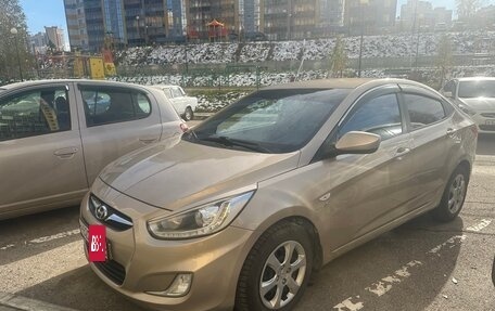 Hyundai Solaris II рестайлинг, 2013 год, 900 000 рублей, 2 фотография