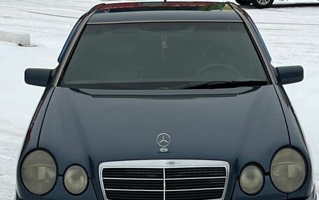 Mercedes-Benz E-Класс, 1997 год, 299 000 рублей, 1 фотография