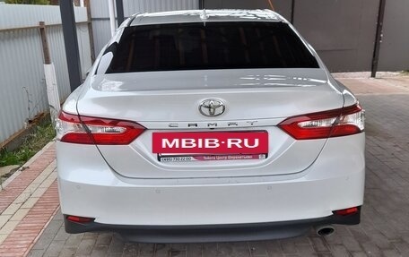 Toyota Camry, 2022 год, 3 600 000 рублей, 2 фотография