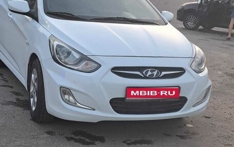 Hyundai Solaris II рестайлинг, 2011 год, 555 000 рублей, 1 фотография