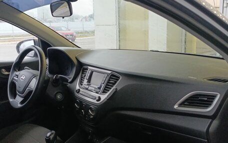 Hyundai Solaris II рестайлинг, 2017 год, 1 050 000 рублей, 13 фотография