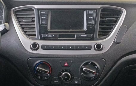 Hyundai Solaris II рестайлинг, 2017 год, 1 050 000 рублей, 18 фотография