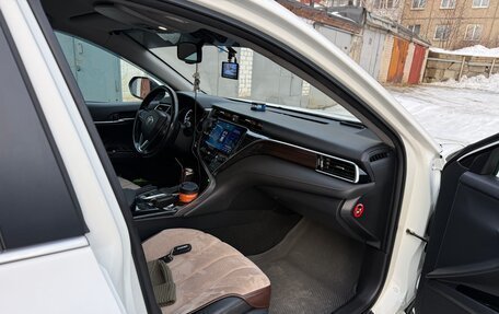 Toyota Camry, 2018 год, 2 650 000 рублей, 7 фотография