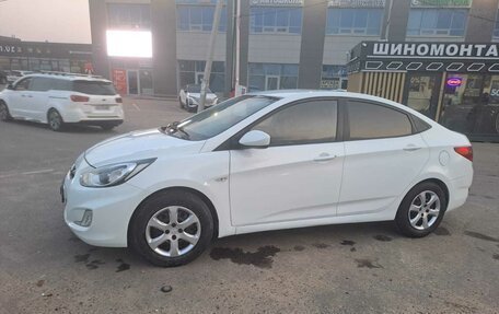 Hyundai Solaris II рестайлинг, 2011 год, 555 000 рублей, 2 фотография