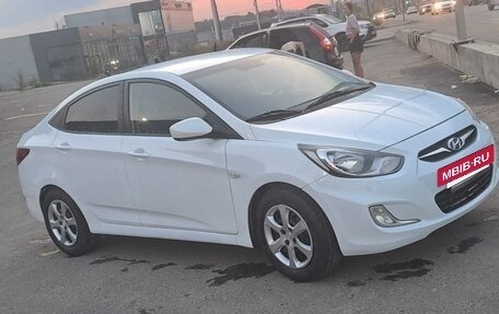 Hyundai Solaris II рестайлинг, 2011 год, 555 000 рублей, 3 фотография