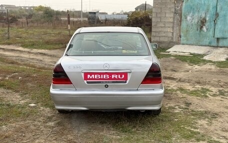 Mercedes-Benz C-Класс, 1994 год, 265 000 рублей, 4 фотография