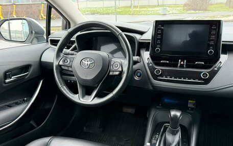 Toyota Corolla, 2021 год, 1 990 000 рублей, 10 фотография