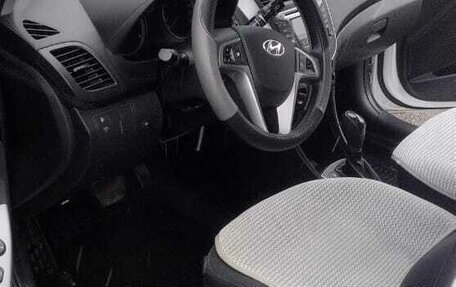 Hyundai Solaris II рестайлинг, 2014 год, 850 000 рублей, 7 фотография