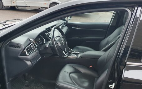 Toyota Camry, 2019 год, 2 900 000 рублей, 6 фотография