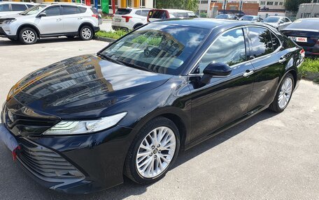 Toyota Camry, 2019 год, 2 900 000 рублей, 4 фотография