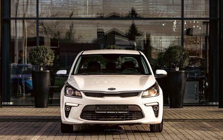 KIA Rio IV, 2018 год, 1 355 000 рублей, 2 фотография