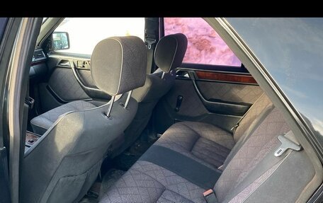 Mercedes-Benz E-Класс, 1994 год, 400 000 рублей, 12 фотография