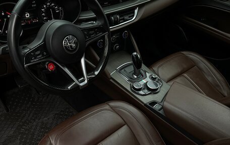 Alfa Romeo Stelvio, 2019 год, 2 850 000 рублей, 13 фотография