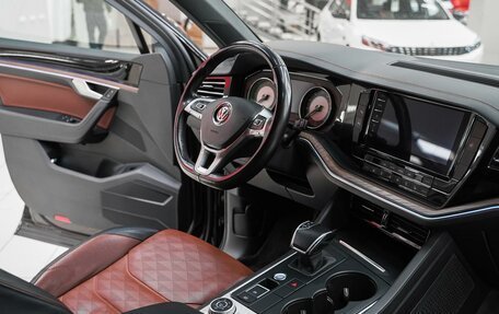 Volkswagen Touareg III, 2018 год, 3 999 000 рублей, 6 фотография
