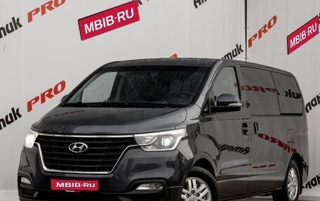 Hyundai H-1 II рестайлинг, 2018 год, 3 100 000 рублей, 1 фотография