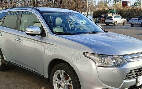 Mitsubishi Outlander III рестайлинг 3, 2012 год, 1 220 000 рублей, 2 фотография