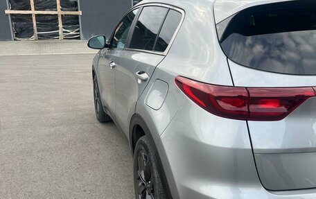 KIA Sportage IV рестайлинг, 2020 год, 1 800 000 рублей, 16 фотография