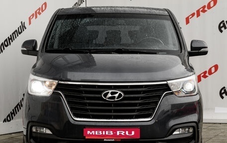Hyundai H-1 II рестайлинг, 2018 год, 3 100 000 рублей, 2 фотография