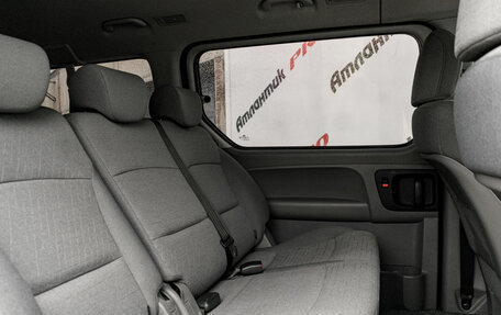 Hyundai H-1 II рестайлинг, 2018 год, 3 100 000 рублей, 28 фотография