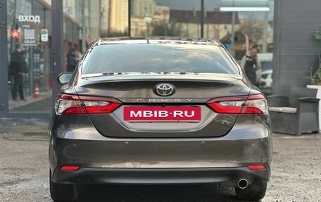 Toyota Camry, 2022 год, 2 890 000 рублей, 10 фотография