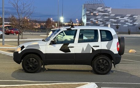 Chevrolet Niva I рестайлинг, 2017 год, 440 000 рублей, 3 фотография