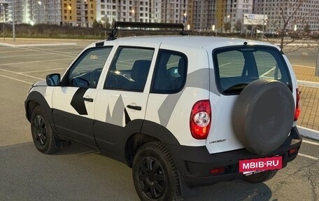 Chevrolet Niva I рестайлинг, 2017 год, 440 000 рублей, 4 фотография