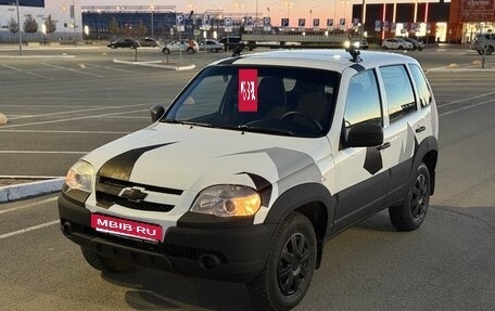 Chevrolet Niva I рестайлинг, 2017 год, 440 000 рублей, 2 фотография