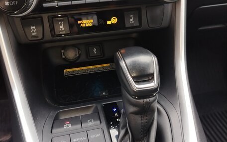 Toyota RAV4, 2021 год, 4 350 000 рублей, 4 фотография