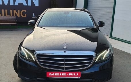 Mercedes-Benz E-Класс, 2019 год, 1 899 000 рублей, 8 фотография