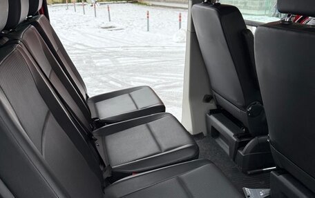 Volkswagen Caravelle T6 рестайлинг, 2019 год, 3 700 000 рублей, 3 фотография