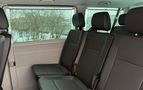 Volkswagen Caravelle T6 рестайлинг, 2019 год, 3 700 000 рублей, 2 фотография