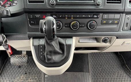 Volkswagen Caravelle T6 рестайлинг, 2019 год, 3 700 000 рублей, 4 фотография