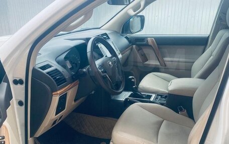 Toyota Land Cruiser Prado 150 рестайлинг 2, 2022 год, 5 900 000 рублей, 8 фотография