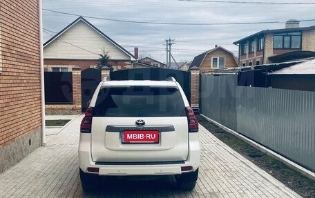 Toyota Land Cruiser Prado 150 рестайлинг 2, 2022 год, 5 900 000 рублей, 7 фотография