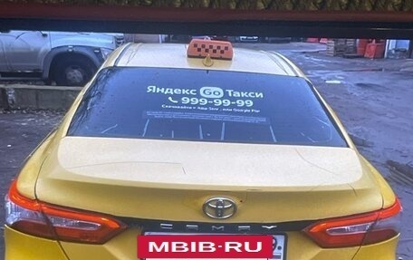 Toyota Camry, 2019 год, 1 550 000 рублей, 3 фотография