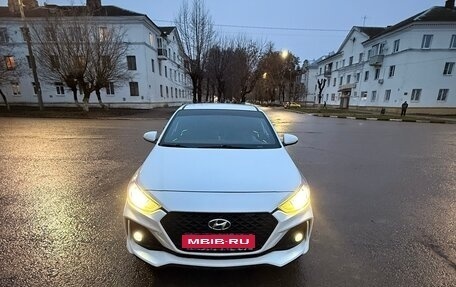 Hyundai Solaris II рестайлинг, 2017 год, 1 350 000 рублей, 1 фотография