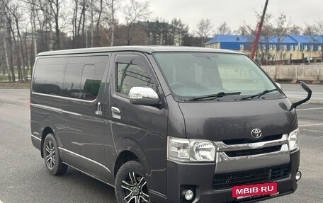 Toyota HiAce H200, 2017 год, 3 399 000 рублей, 2 фотография