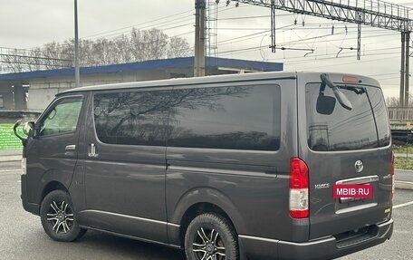 Toyota HiAce H200, 2017 год, 3 399 000 рублей, 4 фотография