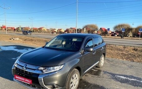 Mitsubishi Outlander III рестайлинг 3, 2018 год, 1 870 000 рублей, 4 фотография