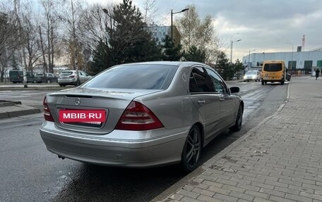Mercedes-Benz C-Класс, 2004 год, 450 000 рублей, 4 фотография