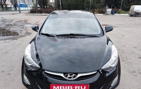 Hyundai Elantra V, 2013 год, 900 000 рублей, 2 фотография