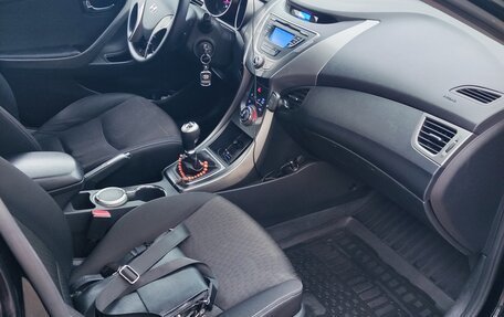 Hyundai Elantra V, 2013 год, 900 000 рублей, 9 фотография