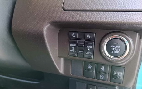 Toyota Roomy I, 2020 год, 1 350 000 рублей, 21 фотография