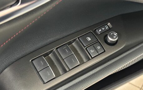 Toyota Camry, 2021 год, 3 880 000 рублей, 16 фотография